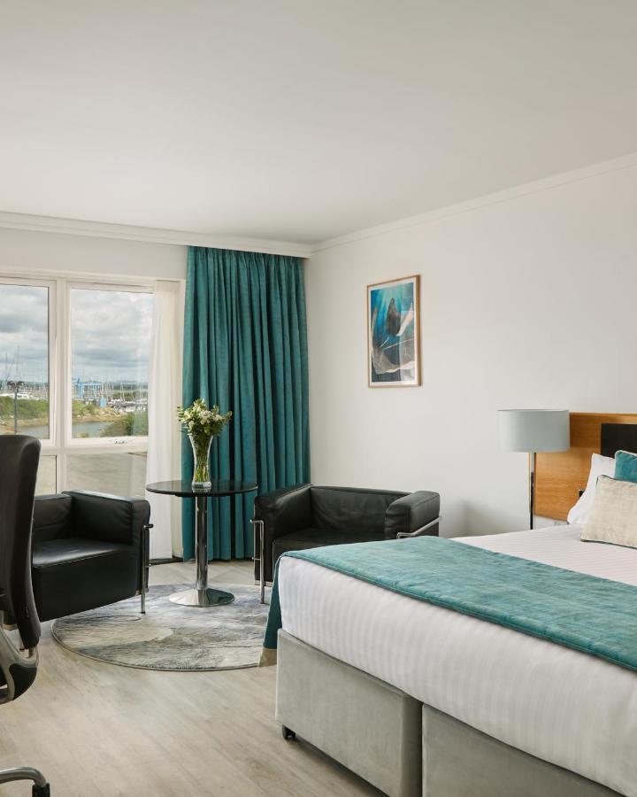 Langstone Quays Resort, Portsmouth Хавант Екстериор снимка