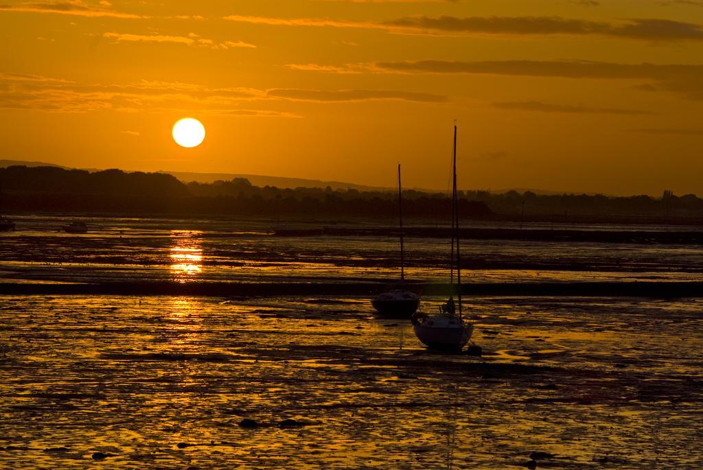 Langstone Quays Resort, Portsmouth Хавант Екстериор снимка