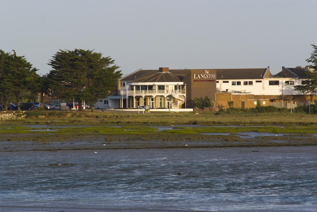 Langstone Quays Resort, Portsmouth Хавант Екстериор снимка