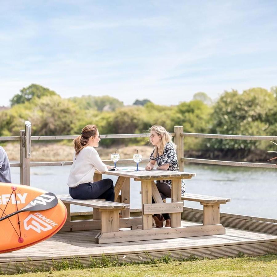 Langstone Quays Resort, Portsmouth Хавант Екстериор снимка